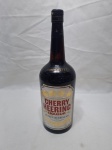 Garrafa lacrada do licor Cherry Heering.