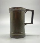 PEWTER - Pequena caneca em pewter. Med. 8 cm.