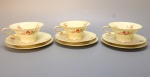 PORCELANA ROSENTHAL - Conjunto de 3 xícaras de chá com seus respectivos pires e 3 pratinhos, fina porcelana decorado com flores policromadas. Med. 5,5x13x11 cm, 15 cm e 16 cm. Fios de cabelo.