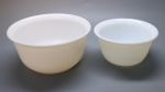 DIVERSOS - Conjunto de 2 bowls opalinados, marcados GE no fundo. Med. 12x24 cm e 10x19 cm.