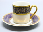 PORCELANA - XÍCARAS DE CAFÉ, EM PORCELANA " STEATITA ", COM ADORNOS EM OURO SOBRE FUNDO AZUL COBALTO. Med. 5 cm e 11 cm.