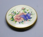 DIVERSOS - Porta maquiagem em porcelana e metal dourado com espelho interno. Med. 8 cm.