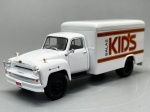 COLECIONISMO - Chevrolet C6500 Balas Kids Branco Escala 1/43 miniatura em metal diecast. Escala 1:43. Acompanha blister em plastico e papelão. Coleção Caminhões Brasileiros de Outros Tempos.