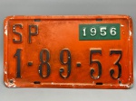 COLECONISMO - Placa automotiva em alumínio - Laranja - SP 1-89-53 - Plaqueta menor 1956. Med. 20,5x35 cm.