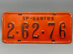 COLECONISMO - Placa automotiva em alumínio - Laranja - SP - Santos 2-62-76 - Med. 16x35 cm.