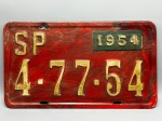 COLECONISMO - Placa automotiva em alumínio - Vermelha - SP 4-77-54 - Com plaqueta menor 1954. Med. 20x35 cm.