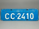 COLECIONISMO - Placa automotiva em alumínio - AZUL - CC - CC-2410. Med. 16x35 cm.