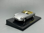 COLECIONISMO - Ferrari 330 GTS. Miniatura em metal diecast. Escala 1:43.