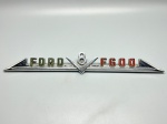 AUTO PEÇAS - Emblema Ford F600 V8 - Med. 7x50 cm.