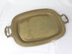 EBERLE - Grande bandeja oval em metal espessurado a prata, decorada com gomos. Med. 60 x 38cm.