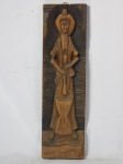 CÂMARA - Talha em madeira representando figura masculina com pilão. Med. 47 x 13cm.