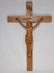 ARTE POPULAR - Crucifixo em madeira entalhada representando Jesus crucificado. Med. 54 x 35cm.