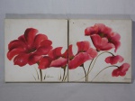 ASSINATURA NÃO IDENTIFICADA - Dois quadros decorativos com imagens de flor. Apresentam marcas de uso e sinais do tempo. Med. 30 x 30cm.