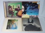 LP/VINIL - Quatro discos do artista Dave Mason. sendo eles "Dave Mason", "Dave Mason e Cass Elliot", "Let it Flow" e "It's Like You Never Left". Mídias não testadas e capas com desgastes.