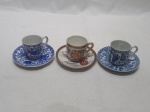 Lote de 3 xícaras de café diversas em porcelana, sendo 1 casca de ovo e 2 com gueixa. Medindo 4,5cm x 4,5cm de altura.