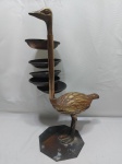 Linda escultura de ganso com 5 petisqueiras com bronze. Medindo 40,5cm de altura.