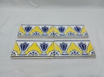 Jogo de 4 azulejos decorativos em cerâmica vitrificada. Medindo cada azulejo 15,5cm x 7,5cm.