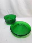 Bowl e travessa redonda em vidro verde jateado. Medindo o maior 28cm x 5cm de altura.