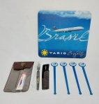 VARIG - Antigo Lote Promocional da Extinta Viação Aérea RioGrandense VARIG - com Kit de Viajem: Pente, escova e pasta de dente (sem uso) + 4 Misturador de Drink (sem uso) + 1 Mouse Pad (Com marcas de uso) - Conforme fotos - Medida do mouse pad: 20 x 18,5 cm.