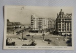 Antiga Foto-Postal - Representando San Sebastian - Plaza Del 13 de Septiembre - Possui dedicatória e 2 Selos da España - Medida: 14 x 9 cm.