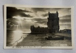 Antiga Foto-Postal - Representando LISBOA - Torre de Belém (Pôr do Sol) - Possui dedicatória e Selo de Portugal - Medida: 14 x 9 cm.