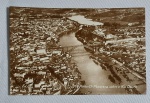 Antigo Cartão Postal - Santiago - Representando Porto-27- Panarama sobre o Rio Douro - Ed. PC - Com Selo ''Correio de Portugal'' - Possui Dedicatória - Medida: 14 x 9 cm.