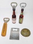 Lote com 5 Antigos Abridores de Garrafa - Representando empresas de cervejas - Possui imã para geladeira em 2 abridores - Material: Madeira, vidro e metal - Conforme fotos - Medida maior: 15,5 x 6,5 x 3,5 cm.