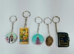 Lote com 5 Chaveiros Religiosos - Representando: Nossa Senhora Aparecida, Jesus Cristo, São Idas Tadeu, Nossa Senhora Perpétuo Socorro, São José e o Menino Jesus, Oração de são Francisco, São Cristóvão, Santa Efigênia - Estrutura em acrílico e metal e couro.