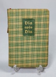 Antiga e Conservada Agenda Anual Religiosa ''DIA APÓS DIA'' - 3ª Edição - Composição A. do Rezende Martins (Rio de Janeiro) - ''Um livrinho que deves abrir dia após dia, e que te ajudará a conservar boas e valiosas amizades'' - Sem anotações - Frase para cada dia - Conservada - Capa dura: 11,5 x 8 x 1,5 cm.