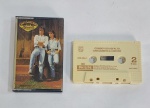 Conservada e original fita K7 - Chitãozinho e Xororó - Cowboy do Asfalto - Os Meninos do Brasil - Stereo - Série Branca - Philips - 1990 - Medida: 11 cm x 7 cm x 1,7 cm.