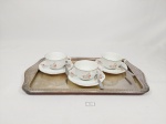 Bandeja Retangular em prata 90 com 3 Xicaras de café porcelana Tcheca decorada  com   flores  friso prata ,e 3 colheres tramontina . Sendo bandeja nescessita limpeza . Mede 36 cm x 20 cm xicara 4x7