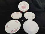 Lote 5 pratos de sobremesa em porcelana diversas procedencias   sendo renner, real,rosenthal, porto ferreira mede 19 cm e 18 cm