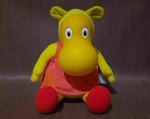 Pelúcia,`` Backyardigans`` Tasha, Marca Multibrink, 30 cm de comprimento. R624