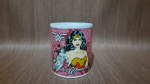 Caneca em Cerâmica-Wonder Woman-DC Comics Originals, 7,5 cm de diâmetro X 9,5 cm de altura. R1393