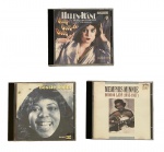 Lote contendo três CDs importados e ou não, das cantoras estrangeiras BESSIE SMITH, MEMPHIS MINNIE e HELEN KANE. Usados.