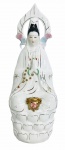 Delicada escultura em porcelana branca esmaltada, representando imagem de deusa oriental em policromia e contorno em vibrante ouro, contem diretíssimo fio de cabelo no resplendor. Possui suporte para incenso. Mede 31cm.