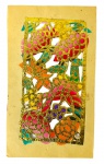 CHINA 1900 - Rara obra no formato quadrangular, usadas antigamente em caixas de fogos de artificios, representando motivo floral pintada a mão em rica policromia sobre folha de ouro. China período 1900. Mede 10cm x 18cm.