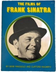 Raro exemplar do livro THE FILMS OF FRANK SINATRA por GENE RINGGOLD, edição em inglês, ano 1980 com 250 paginas fartamente ilustradas com imagens em preto e branco. Mede 28 x 21,5cm.