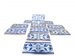 DIVERSOS, onze (11) azulejos retangulares decorados com motivos vegetalistas na tonalidade azul cobalto. Todos possuem bicados e marcas do tempo. Medidas 20 x 10 cm.