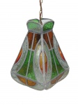 LUSTRES, Lustre de teto para 1 lâmpada confeccionada em vitral nas tonalidades verde, translucida e marrom, corrente em metal dourado, fiação nova, funcionando, porém, sem garantias futuras, medindo 58cm de altura.