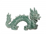 ESCULTURAS, Escultura oriental representando dragão chinês esmaltado na tonalidade verde, medindo 8,5x14cm.