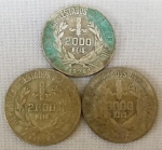 NUMISMÁTICA, Brasil, República, três (3) moedas de 2000 reis 1924, 1926 e 1930, em PRATA, peso aproximado 8 gr. cada uma, circuladas, conhecida na numismática pátria como mixuruca, peso total aproximado 24 gr. (AJBJ)