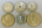 NUMISMÁTICA, estrangeira, seis (6) moedas de países diversos: Rússia; Bélgica; Caribe; Israel; Argentina; etc., todas circuladas, metais, períodos e valores variados, vide foto. (AJBJ)