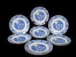 PORCELANA REAL BRASIL, dez (10) pratos para sobremesa confeccionados em porcelana vitrificada branca nacional, centro aplicado com cena campestre adornada por faixas de flores e folhagens na tonalidade azul. Marcados no fundo. Diâmetro 18,5 cm