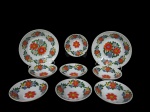 PORCELANA SCHMIDT, lote composto por nove (9) peças em porcelana vitrificada branca nacional, sendo a) Dois pratos fundos, medindo 22 cm de diâmetro. b) Sete bowls, medindo 14 cm de diâmetro. Peças decoradas com flores e folhagens em policromia. Marca da manufatura ao fundo.