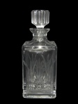 CRISTAL ATLANTIS (Grupo Vista Alegre, Portugal, 1824), Garrafa para whisky confeccionada em cristal português translucido, lapidado por caneluras, palmas e frisos em baixo relevo, assinada no verso, medindo 25x9,5x9,5cm.