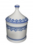 VIANA OLIVIA (?), Pote de farmácia confeccionado em porcelana esmaltada na tonalidade branca, pintura de guirlanda floral na tonalidade azul, medindo 18x11cm.