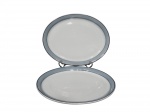 PORCELANA SCHMIDT, Duas travessas ovais confeccionadas em porcelana esmaltada na tonalidade branca decorado por espessa faixa na tonalidade azul com filetes pretos, medindo 30x23cm.