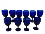 VIDRO, Dez taças para vinho confeccionadas em vidro na tonalidade azul, medindo 12x6cm.