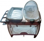 DIVERSOS, Cercadinho com berço portátil, da marca Graco Pack n Play Travel Lite Crib Playard, apresentando bom estado de conservação, medindo 74x102cm, <b> Retirada agendada no Leblon.</b>